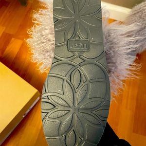 Size 6 grey UGG boots.